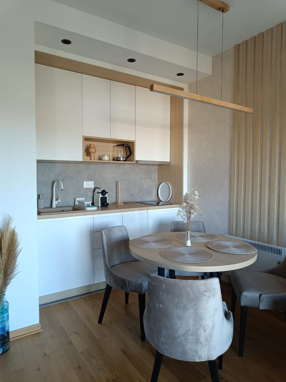 Dining area, kitchen