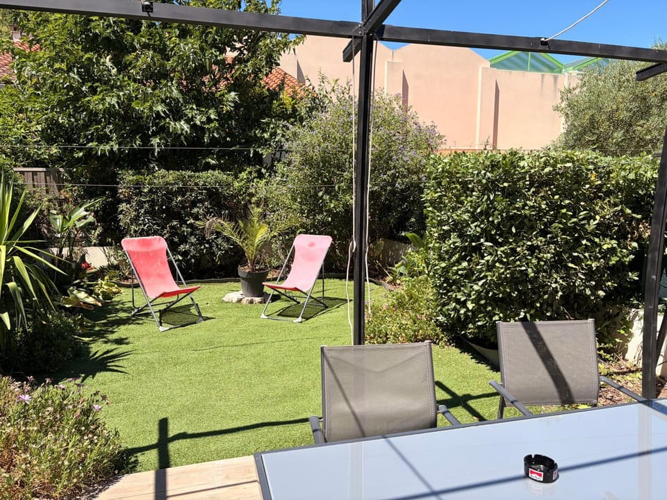 Property building, Garden, Balcony/Terrace