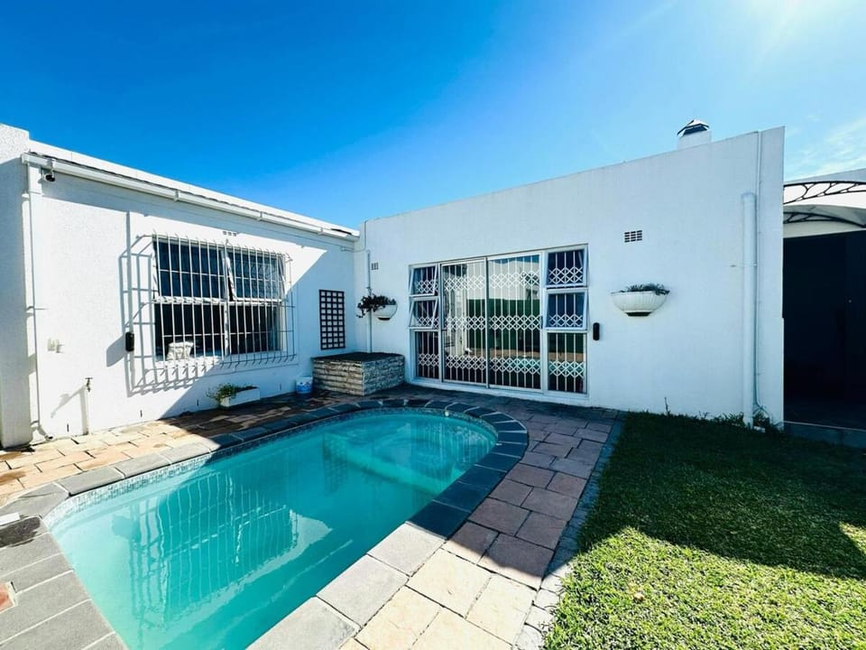 Property building, Pool view, Swimming pool, Swimming pool