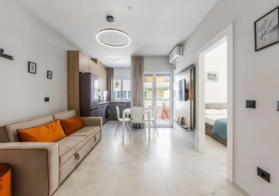 Bed, Living room, Photo of the whole room, Seating area, Dining area, Bedroom