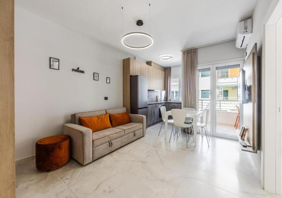 Kitchen or kitchenette, Living room, Seating area, Dining area