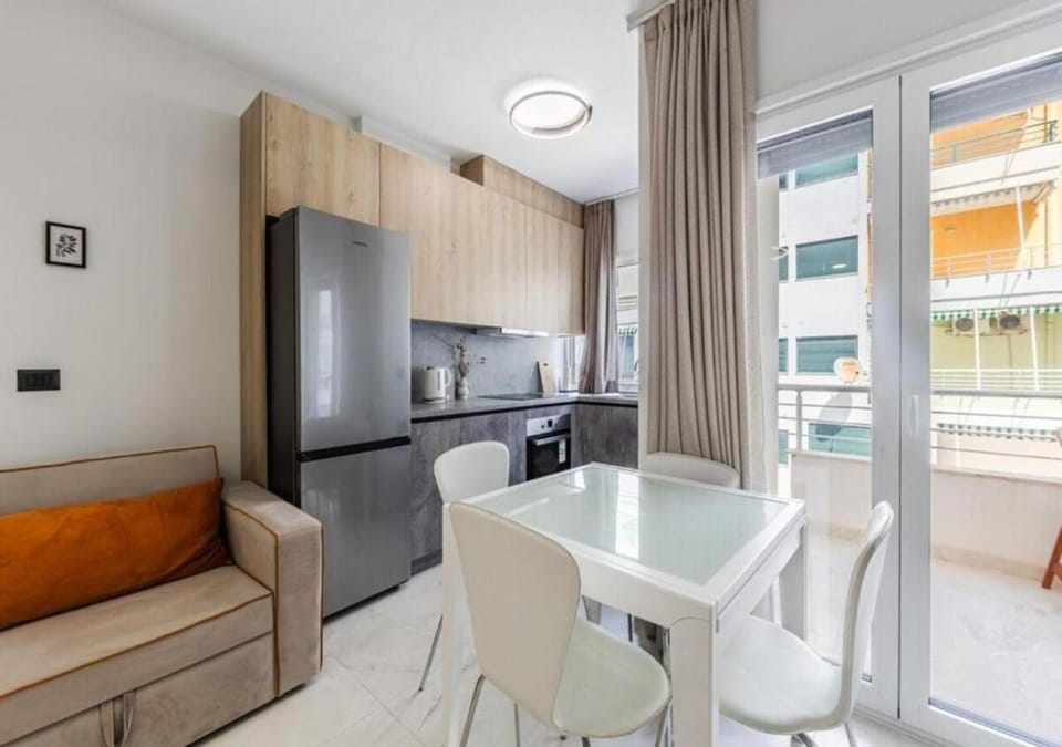 Kitchen or kitchenette, Living room, Seating area, Dining area, dishwasher