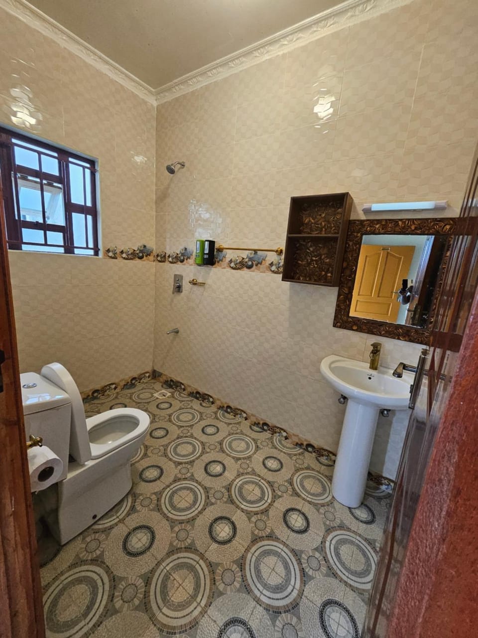 Grand Amoena Guest house Bed and Breakfast in Kenya