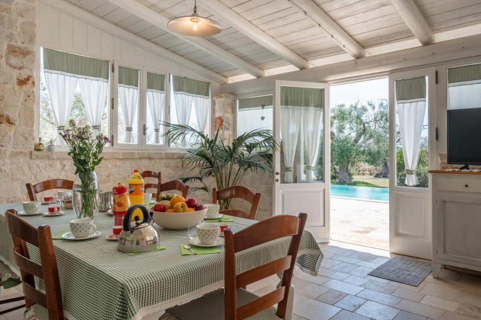 Authentic Apulian Reatreat inside Trulli with pool Villa in Apulia