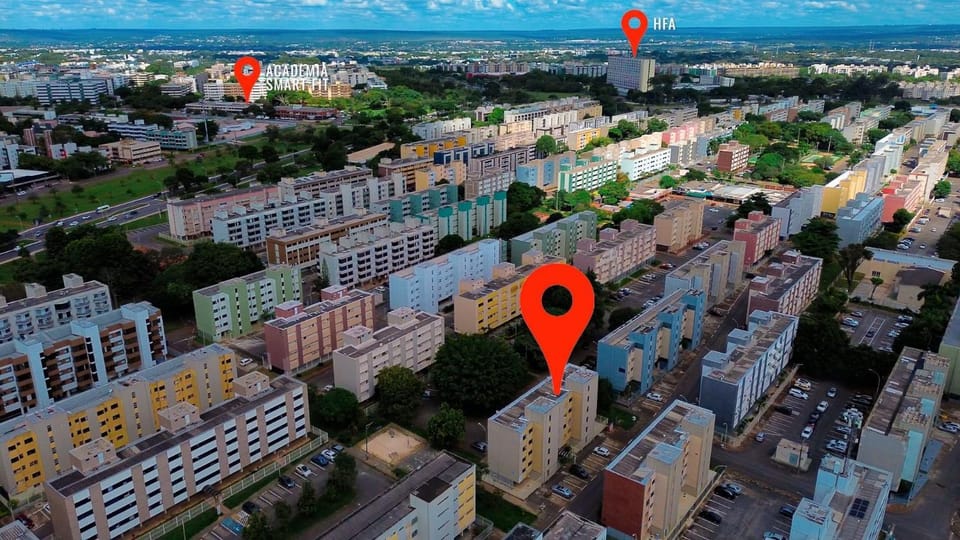 Bird's eye view, Location