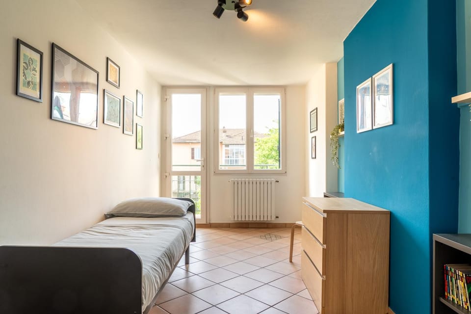 Bed, Photo of the whole room, Bedroom, internet