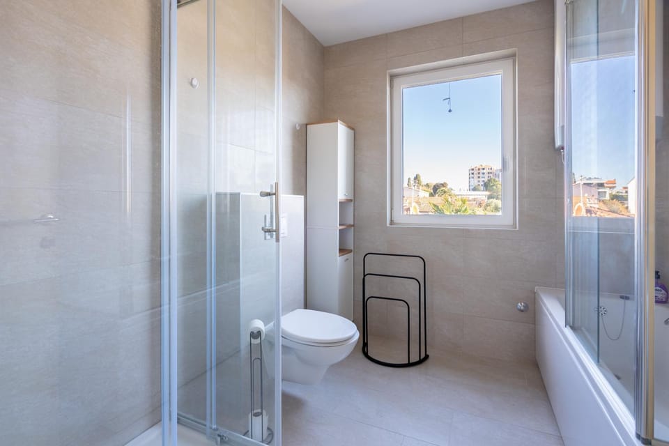Shower, Toilet, Bathroom, Bath