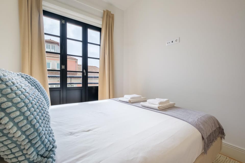Art Deco 32 Luxury 2BR Apartment Downtown Metro AC Apartment in Porto