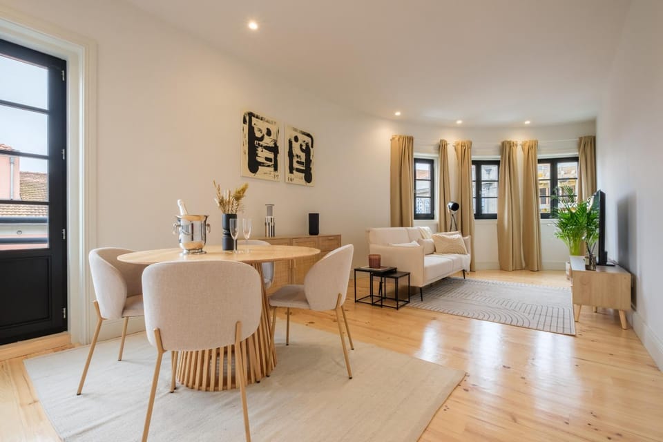 Art Deco 32 Luxury 2BR Apartment Downtown Metro AC Apartment in Porto
