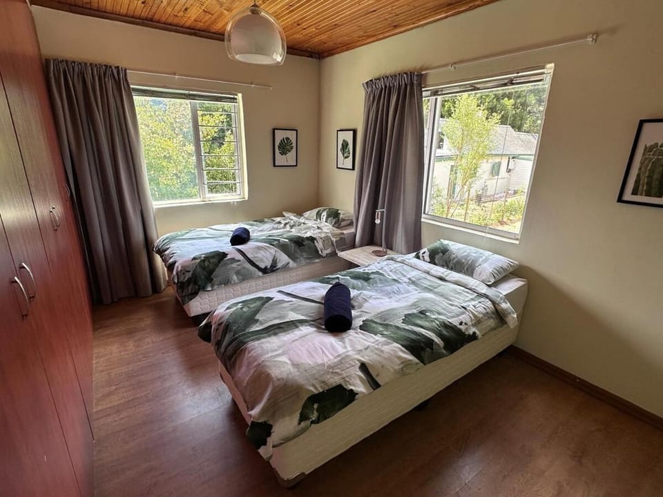 Bedroom, towels