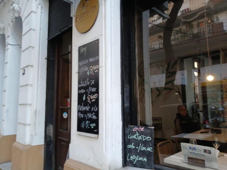 Restaurant/places to eat, Lounge or bar