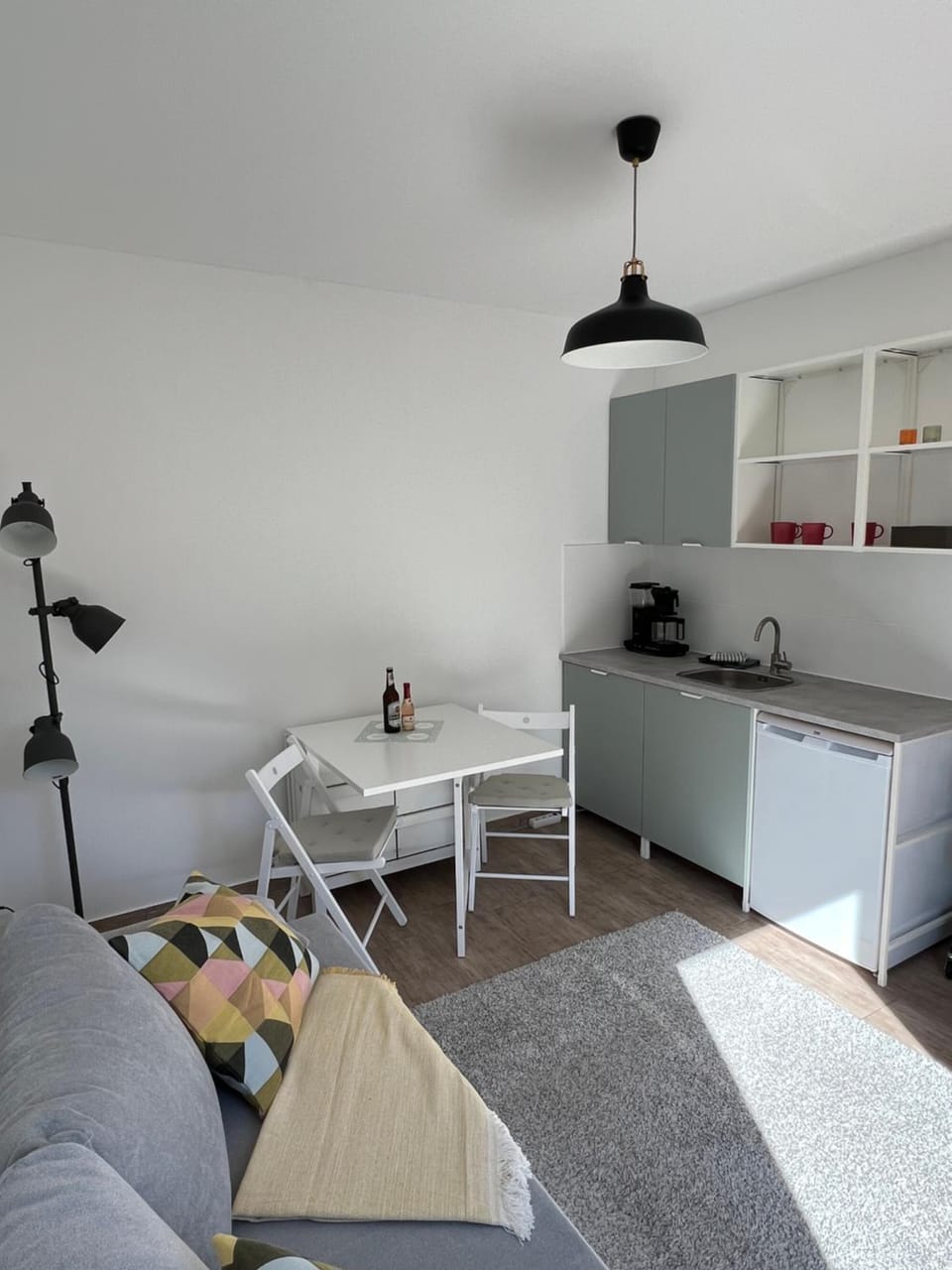 Kitchen or kitchenette, Living room, Seating area, Dining area