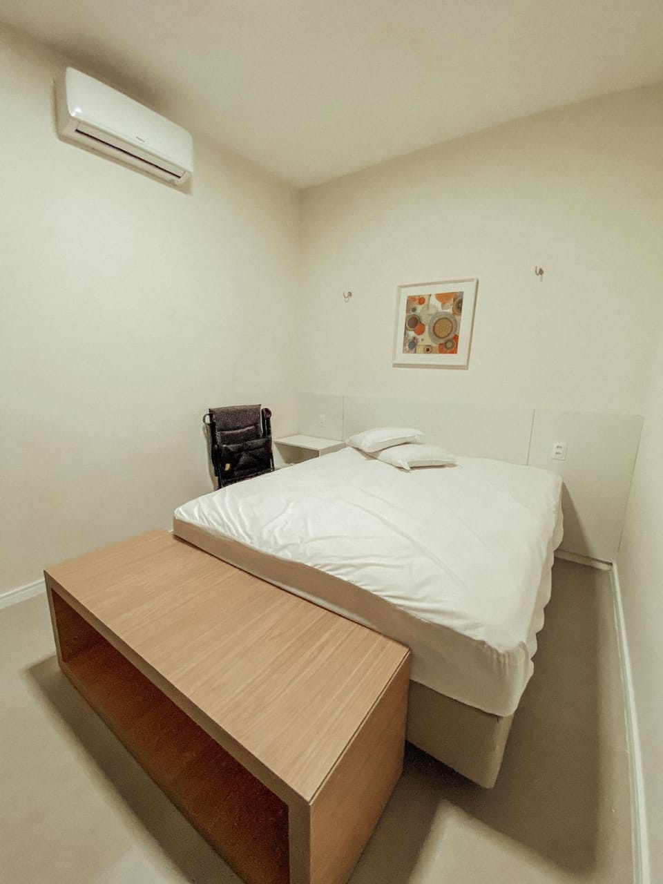 Bed, Photo of the whole room, Bedroom, air conditioner