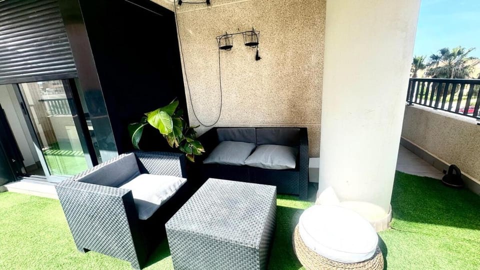 Apartment 300 m from the beach ,parking , breakfast Apartment in Valencia