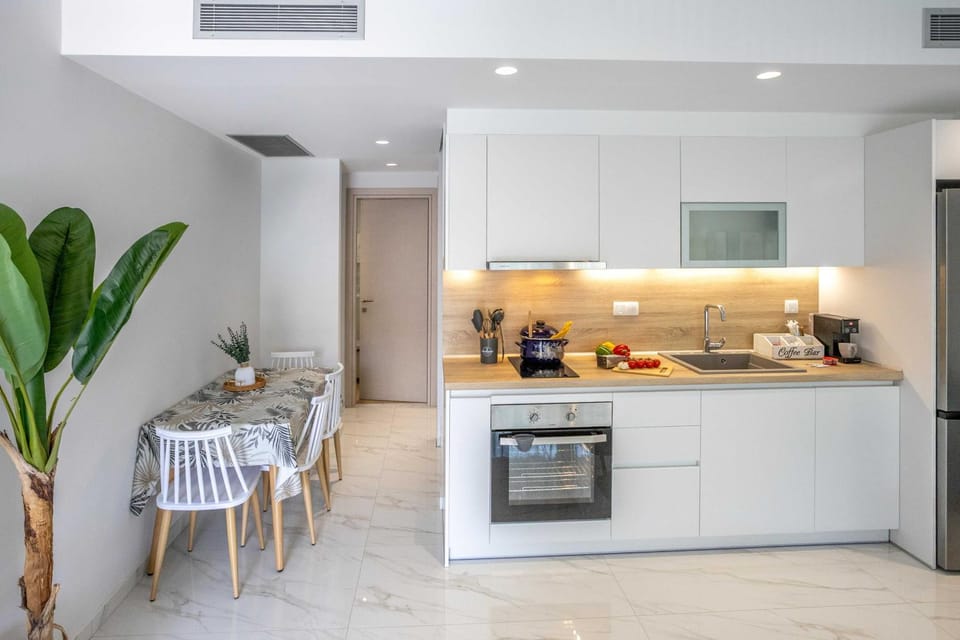 Coffee/tea facilities, Kitchen or kitchenette, Dining area