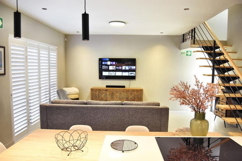 TV and multimedia, Living room, Seating area