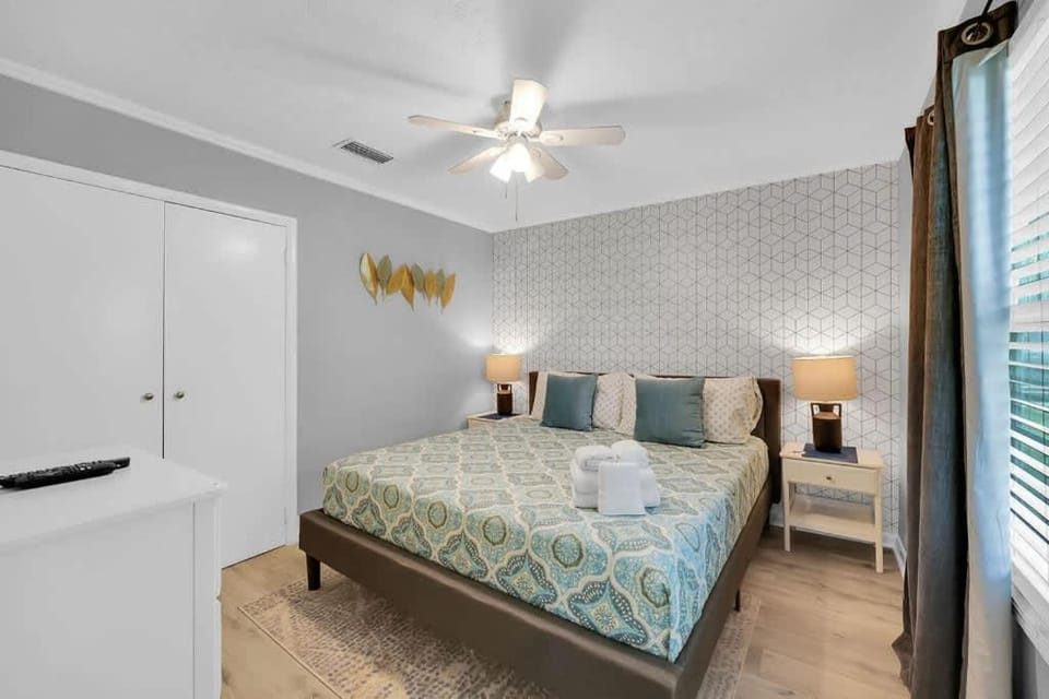 SMV Coastal Retreat Near Shore House in Jacksonville Beach