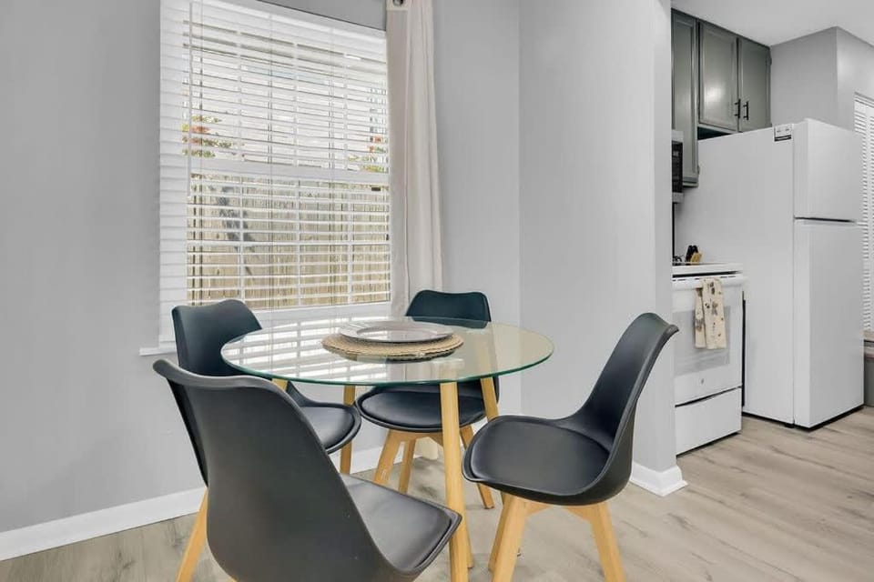 SMV Coastal Retreat Near Shore House in Jacksonville Beach