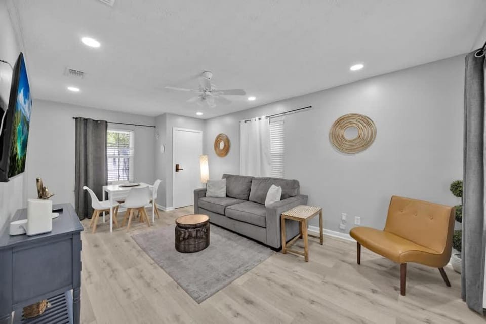 SMV Azure Sands Retreat House in Jacksonville Beach