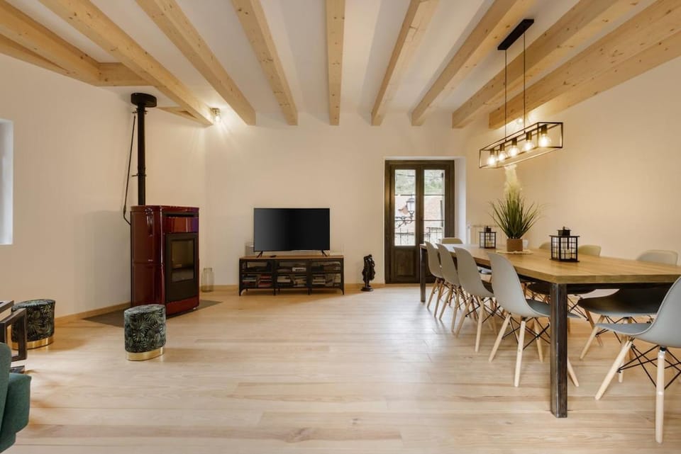 Communal lounge/ TV room, Dining area