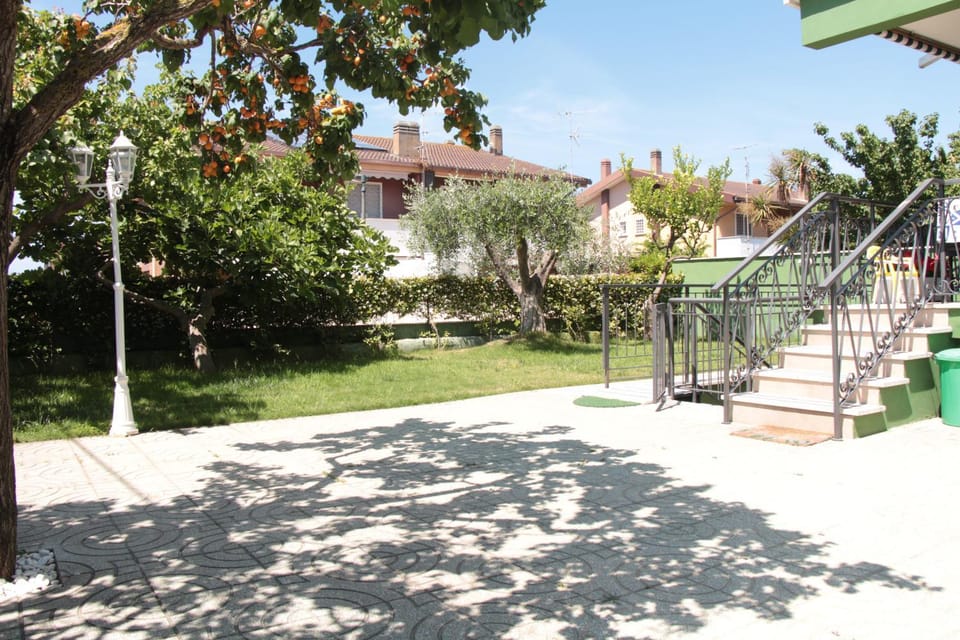 Property building, Spring, Day, Garden, Garden, Garden view