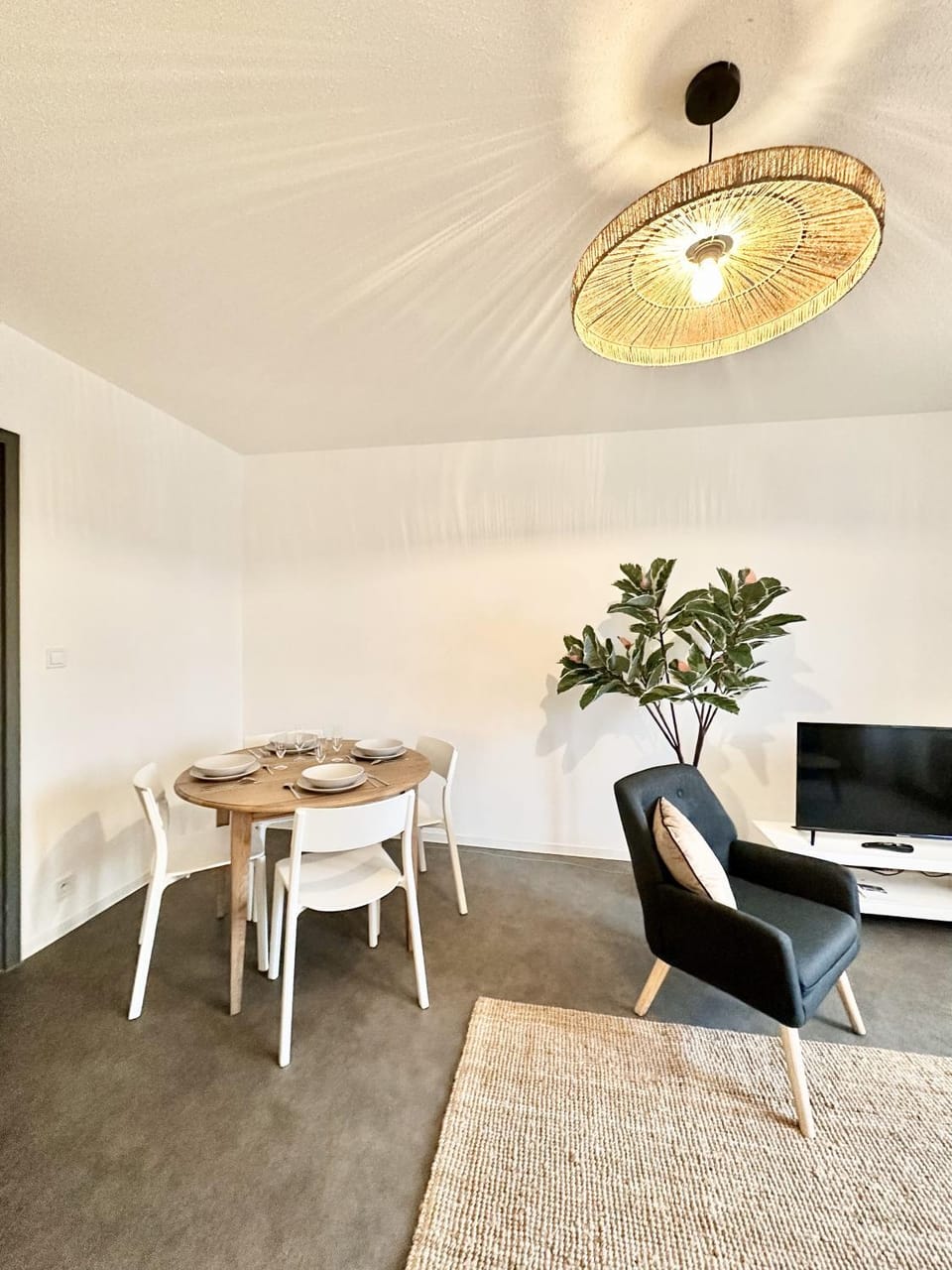 TV and multimedia, Living room, Dining area