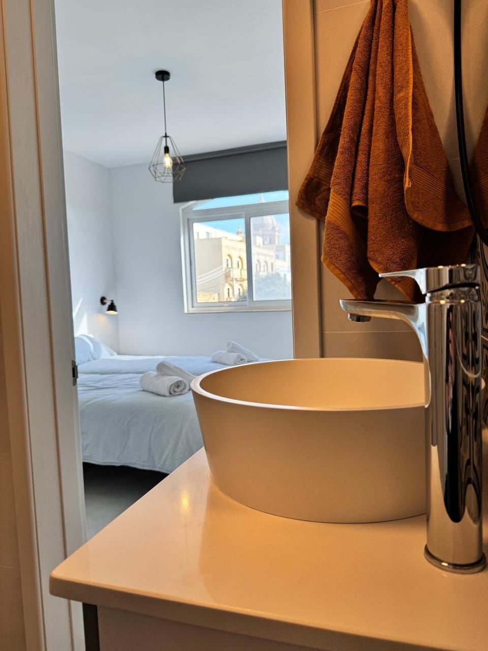 Bed, Bathroom, Bedroom, towels