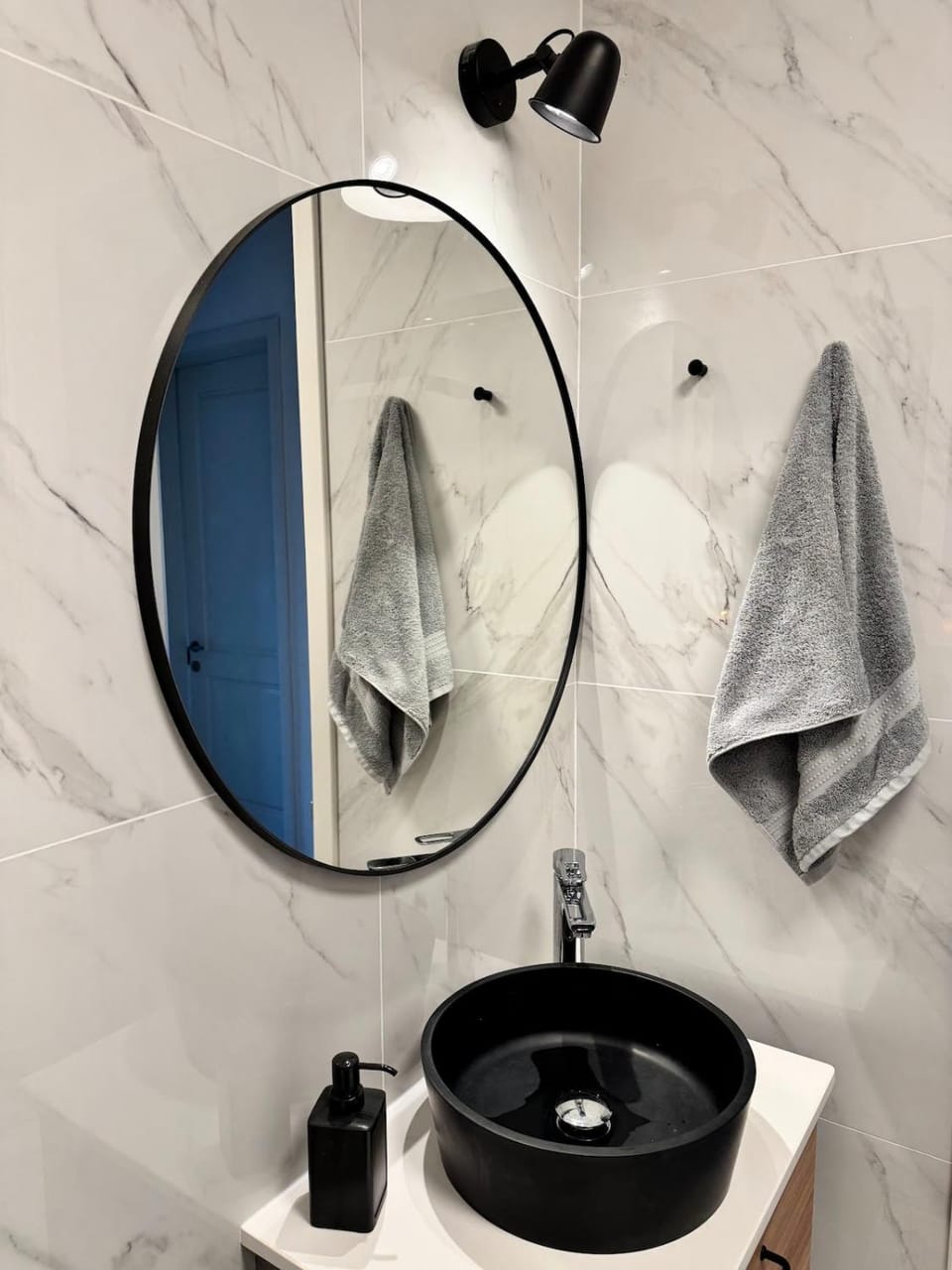 Bathroom, towels