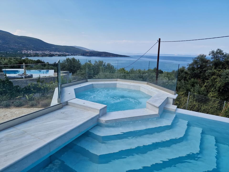 Lake view, Pool view, Sea view, Swimming pool