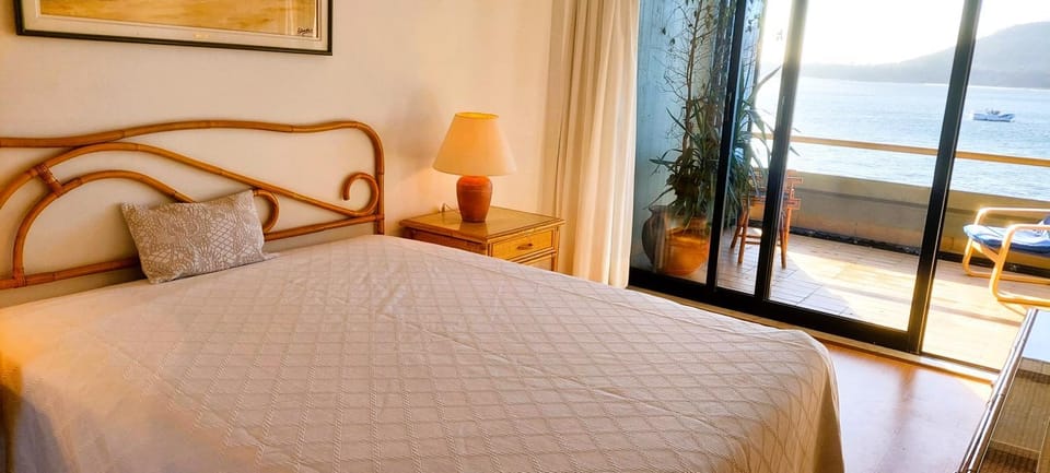 Bed, Natural landscape, Photo of the whole room