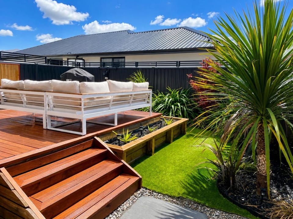 Patio, Day, Garden, View (from property/room), Balcony/Terrace, Seating area, Garden view
