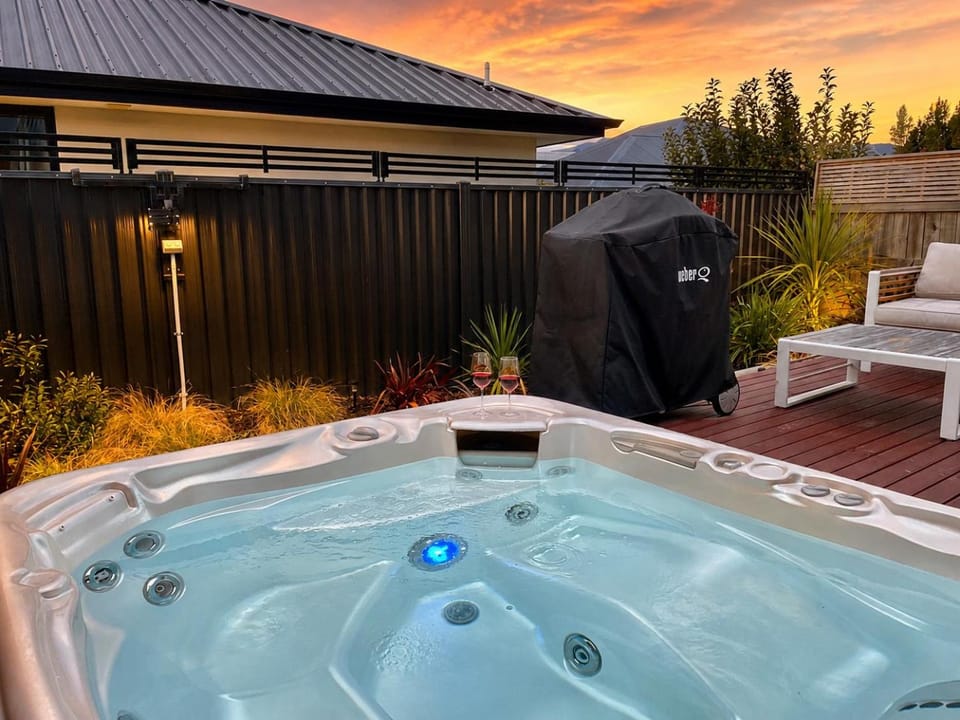 Natural landscape, Hot Tub, Evening entertainment, Sunset