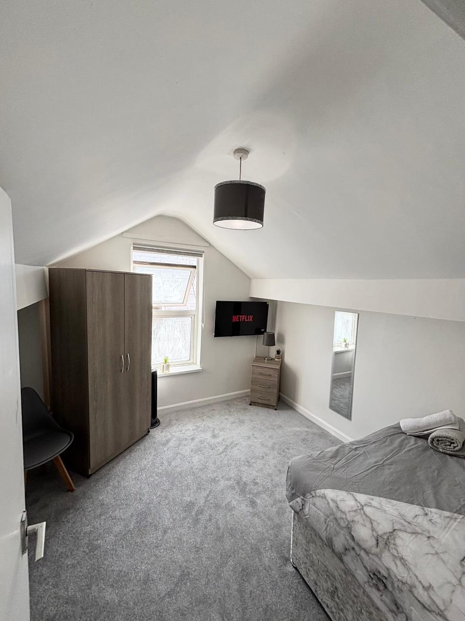 Bed, TV and multimedia, Photo of the whole room, Bedroom, wardrobe