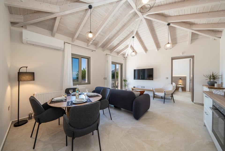 Living room, Dining area, kitchen
