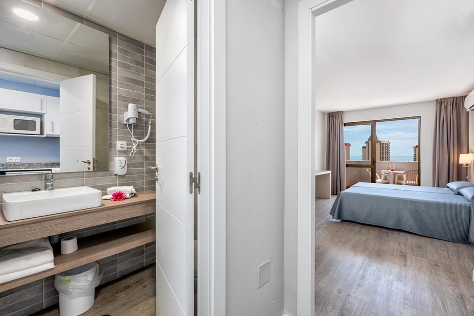 Bed, Bathroom, Photo of the whole room