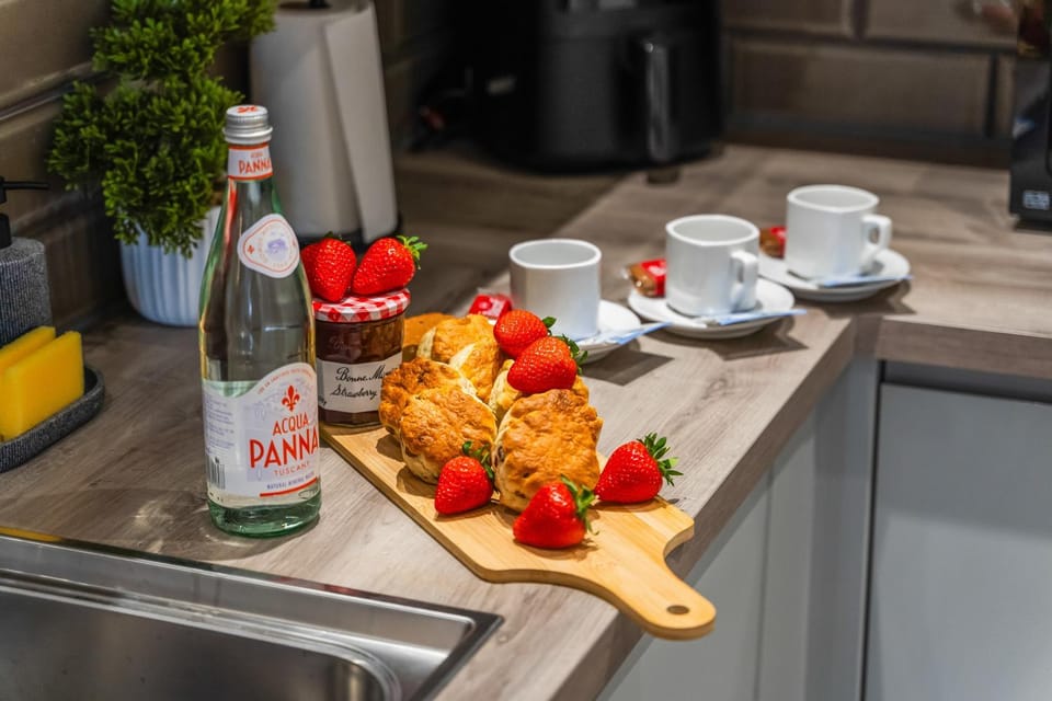 Azure Signature Suite, Leicester City Centre Apartment,Sofa Bed , Netflix, WiFi Parking Apartment in Leicester