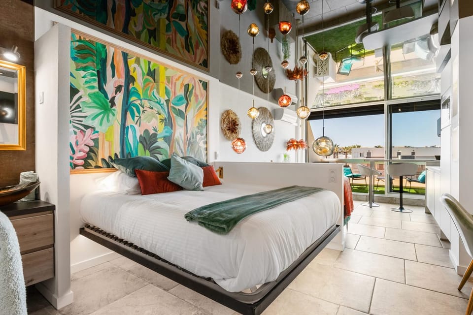 Bed, Photo of the whole room, Bedroom