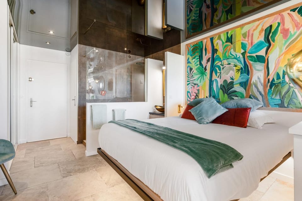 Bed, Photo of the whole room, Bedroom