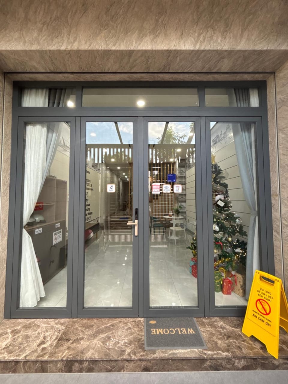 Facade/entrance