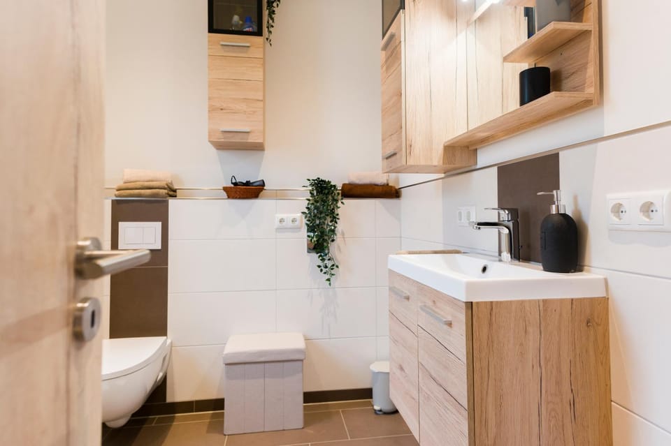 Toilet, Bathroom, towels