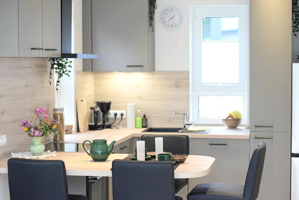 Kitchen or kitchenette, Dining area, pet friendly, stove