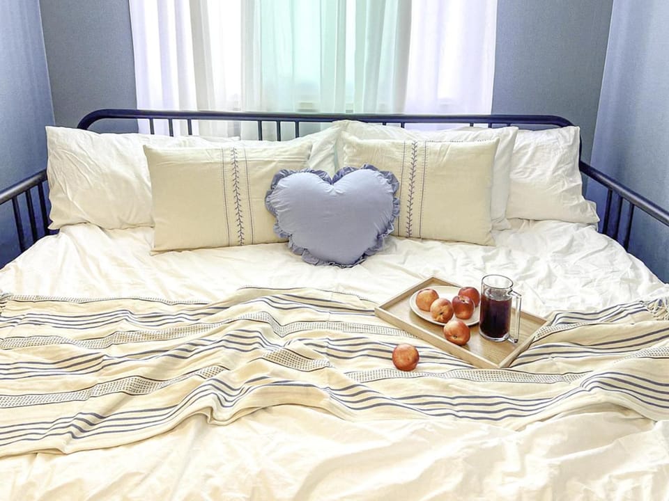 Bed, Bedroom, air conditioner