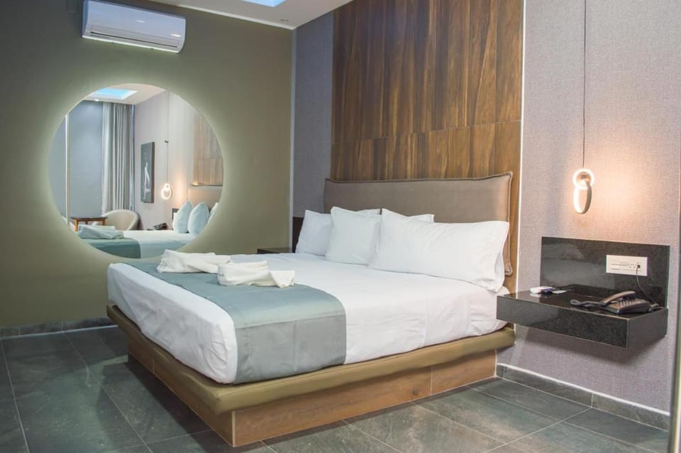Photo of the whole room, air conditioner
