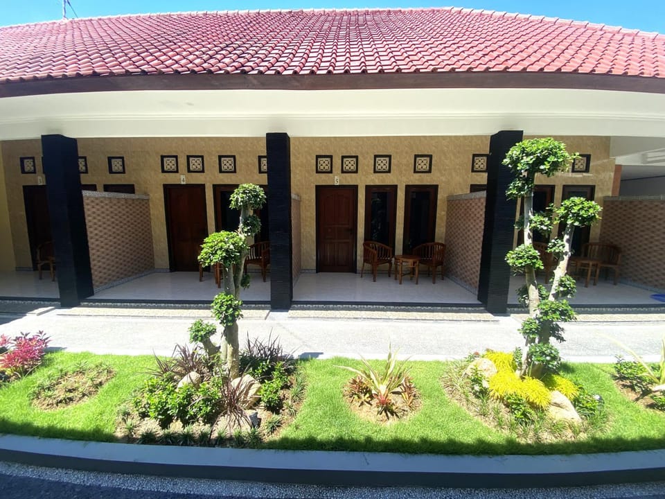 Property building, Spring, Day, Garden, Garden view