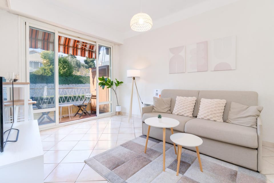 View (from property/room), Balcony/Terrace, Living room