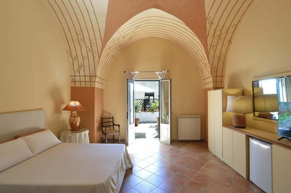 Bed, Bedroom, minibar