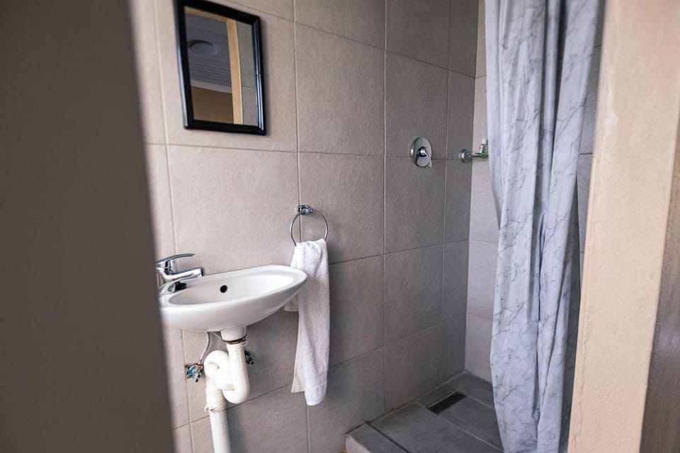 166 Klipspringer Guest house Bed and Breakfast in Gauteng