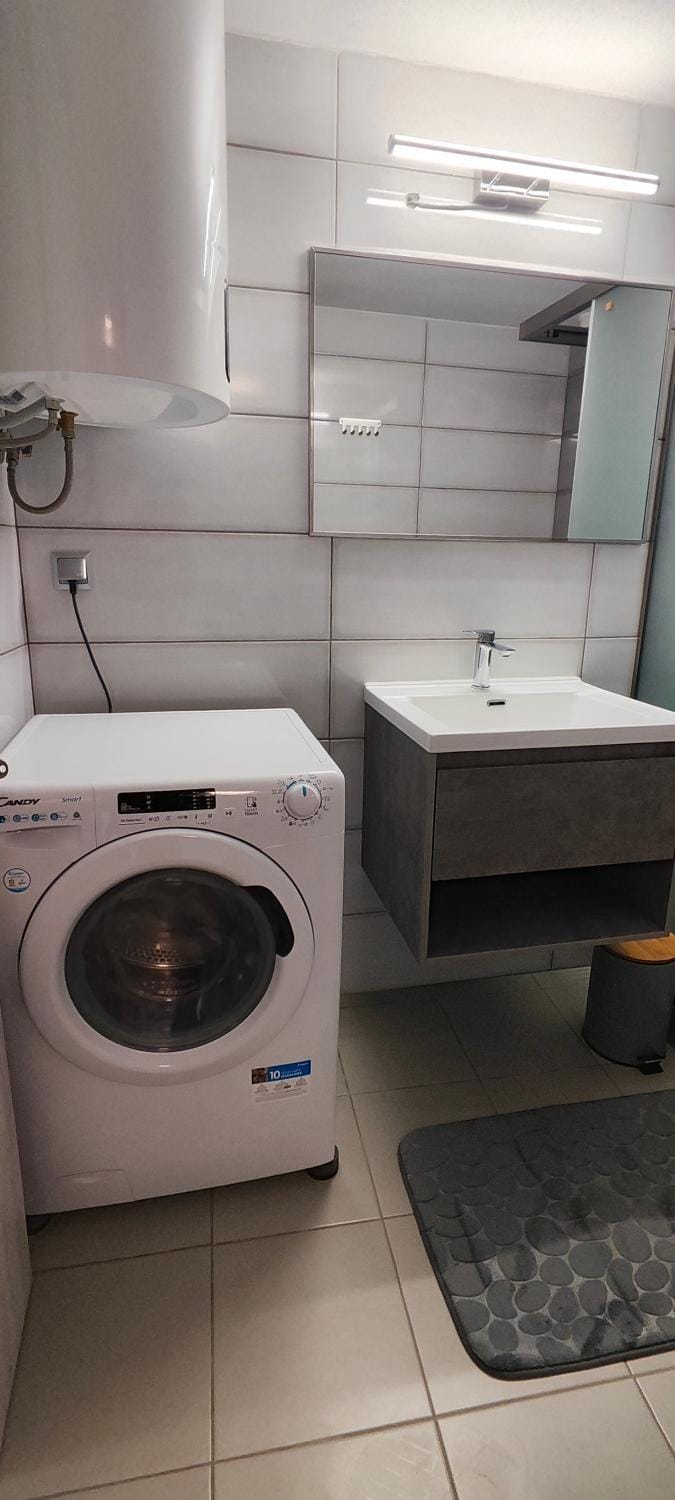 Shower, Toilet, washing machine, dryer