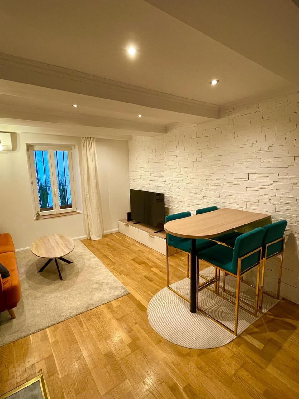 TV and multimedia, Living room, Seating area