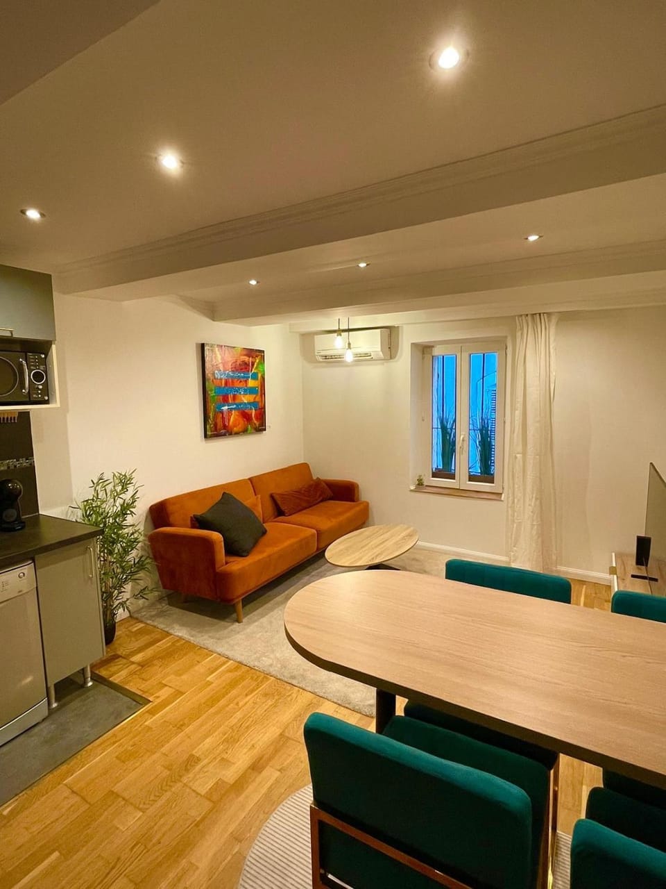 TV and multimedia, Living room, Dining area